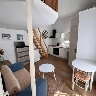 Cozy mezzanine studio in Old Antibes with Wi-Fi & AC
