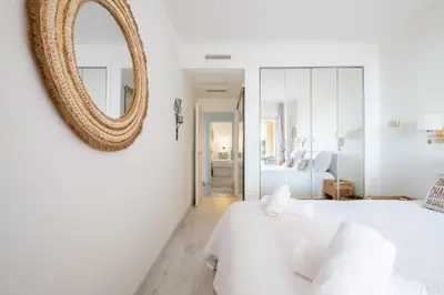 Un ou plusieurs lits dans un hébergement de l'établissement RARE ! Superbe 3 pièces avec jardin face à la mer
