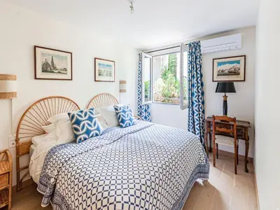 Un ou plusieurs lits dans un hébergement de l'établissement Sea View Villa with Pool