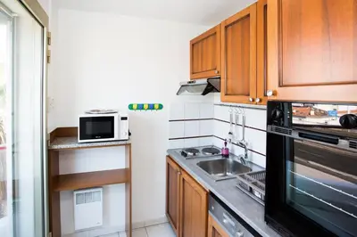 Cuisine ou kitchenette dans l'établissement Cannes Studio Centre GAMBETTA