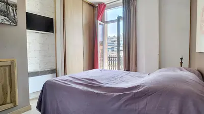 Un ou plusieurs lits dans un hébergement de l'établissement Superbe appartement vue dégagée sur des jardins