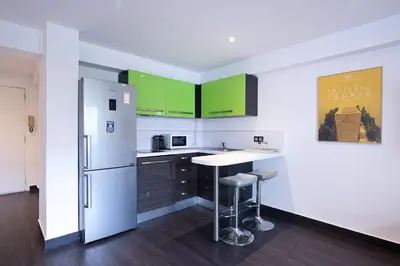 Cuisine ou kitchenette dans l'établissement LE VENITIA studio raffiné avec balcon mignon, pour votre séjour à deux