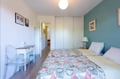 Un ou plusieurs lits dans un hébergement de l'établissement LE CARDIFF avec grand balcon, piscine et parking, un fabuleux appartement familial en basse Californie