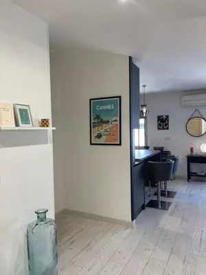 Plan de l'établissement Deux pièces spacieux Place de Gaulle centre-ville d'Antibes avec extérieur