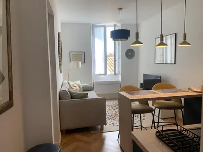 Coin salon dans l'établissement Lumineux 2 pièces Vieil Antibes