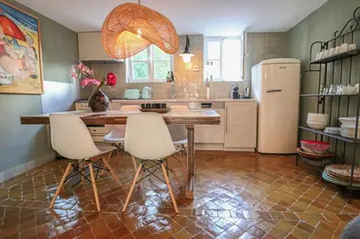 Cuisine ou kitchenette dans l'établissement Charming Cottage at 200m from Beach