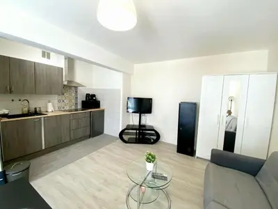 Cuisine ou kitchenette dans l'établissement BEL AIR - Studio, Proche centre, WIFI, Climatisation