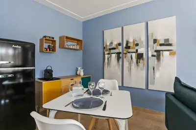 Télévision ou salle de divertissement dans l'établissement Superbe appartement avec terrasse et parking - Antibes - Welkeys