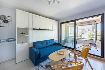 Coin salon dans l'établissement Beau Studio Véranda à deux pas de la mer - parking inclus
