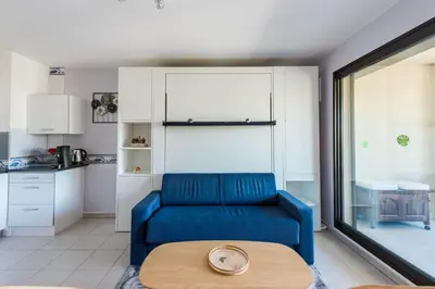 Cuisine ou kitchenette dans l'établissement Beau Studio Véranda à deux pas de la mer - parking inclus