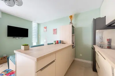 Cuisine ou kitchenette dans l'établissement Novaä