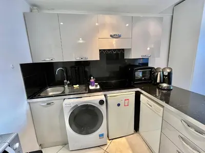 Cuisine ou kitchenette dans l'établissement Rouaze 2, by Welcome to Cannes