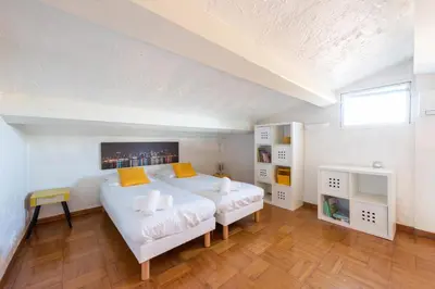 Un ou plusieurs lits dans un hébergement de l'établissement SERRENDY PETIT BIJOU 330M2 Piscine & jacuzzi à 10 min des plages !