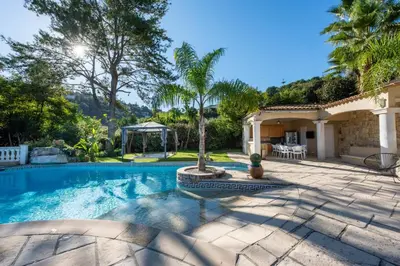 Piscine de l'établissement SERRENDY PETIT BIJOU 330M2 Piscine & jacuzzi à 10 min des plages ! ou située à proximité