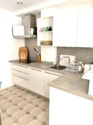 Cuisine ou kitchenette dans l'établissement Appartement 3P 88 m2 terrasse et jardin à 20 metres de la plage