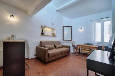 Coin salon dans l'établissement IMMOGROOM - Cosy - Duplex Rénové - Proche des plages