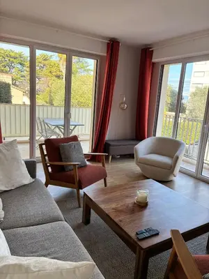 Coin salon dans l'établissement Magnifique appartement climatisé de 87m², à 100m de la plage