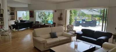 Coin salon dans l'établissement Villa d'exception piscine & domaine privé Mougins