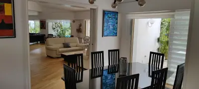 Coin salon dans l'établissement Villa d'exception piscine & domaine privé Mougins