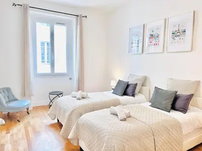 Un ou plusieurs lits dans un hébergement de l'établissement 2 Bedroom flat Cannes Center La Croisette Banane