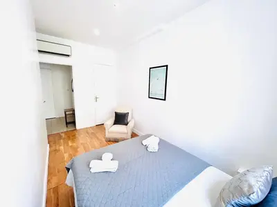 Un ou plusieurs lits dans un hébergement de l'établissement 2 Bedroom flat Cannes Center La Croisette Banane