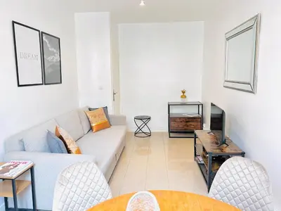Coin salon dans l'établissement 2 Bedroom flat Cannes Center La Croisette Banane