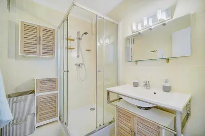 Salle de bains dans l'établissement 2 bedroom luxury flat with Balcony Cannes Center