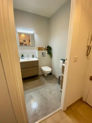 Salle de bains dans l'établissement La Beau'M Juan Les Pins centre ville 200m de la mer terrasse et jardin
