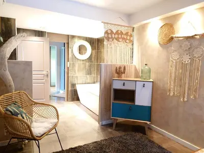 Cuisine ou kitchenette dans l'établissement SUNRISE & SUNSET PALM BEACH CROISETTE