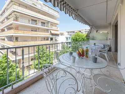 Balcon ou terrasse dans l'établissement Apartment Le Valencia by Interhome