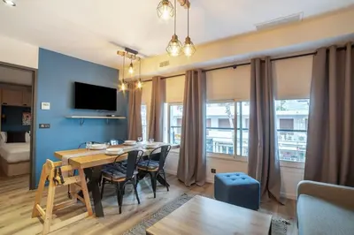 Télévision ou salle de divertissement dans l'établissement Charmant Appartement Antibes