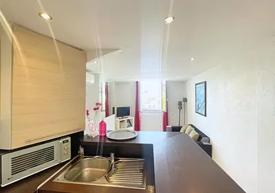 Cuisine ou kitchenette dans l'établissement Viva Riviera Central 1 Bedroom Place Gambetta