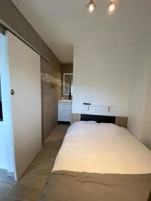 Un ou plusieurs lits dans un hébergement de l'établissement Superbe appartement rénové à neuf à 100m de la mer
