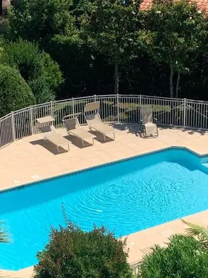 Piscine de l'établissement Joli 2p climatisé dans résidence calme et securisée avec piscine ou située à proximité