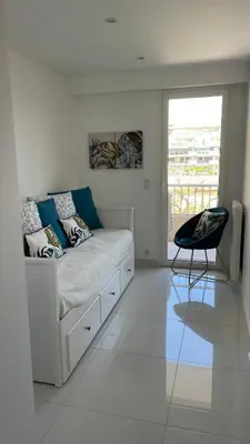 Un ou plusieurs lits dans un hébergement de l'établissement Cannes Pointe Croisette : superbe logement vue mer