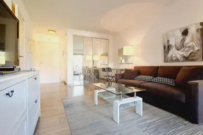 Cuisine ou kitchenette dans l'établissement Cannes Conseil Immo -Résidence avec piscine, appartement avec terrasse pour 4 personnes