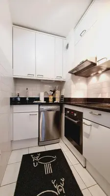 Cuisine ou kitchenette dans l'établissement Cannes Conseil Immo -Résidence avec piscine, appartement avec terrasse pour 4 personnes