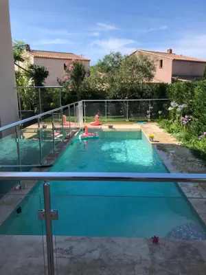 Piscine de l'établissement Villa Elimia piscine privée & chauffée ou située à proximité
