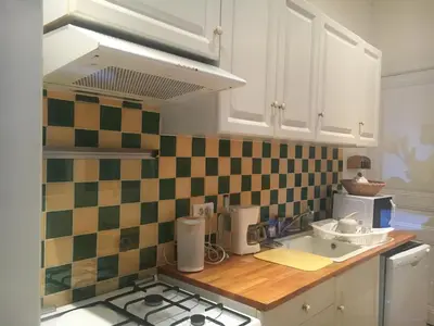Cuisine ou kitchenette dans l'établissement Maison au calme avec jardin et garage proche du centre et de la mer