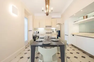 Cuisine ou kitchenette dans l'établissement Superb villa with swimming pool & sauna