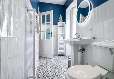 Salle de bains dans l'établissement FERSEN Superb Mediterranean style apartment in heart of Old Antibes