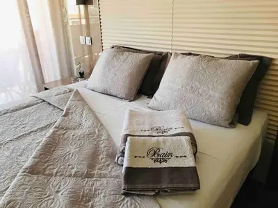 Un ou plusieurs lits dans un hébergement de l'établissement Côte d'Azur joli studio 3 étoiles , 50m plage, climatisation , parking privé