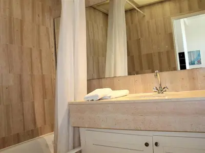 Salle de bains dans l'établissement Bel Appartement 2P, Vue Mer, 4 Pers, Villeneuve-Loubet Plage - FR-1-252A-80