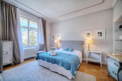 Un ou plusieurs lits dans un hébergement de l'établissement Cannes Luxury Rental - Belle epoque villa à louer proche centre Cannes