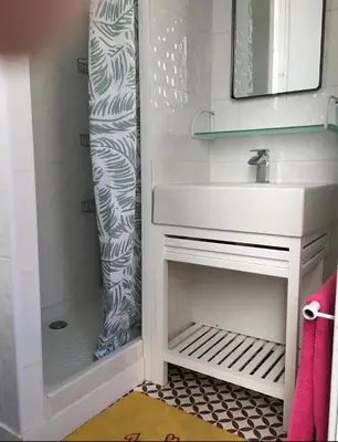 Salle de bains dans l'établissement Croisette Beach Cannes Banane 4 sleeps Apart