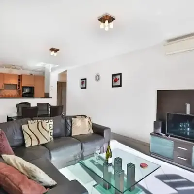 Charming Two-Bedroom Apartment with balcony and Garage by the Marina