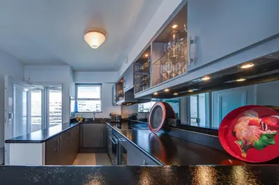 Cuisine ou kitchenette dans l'établissement SUNNY