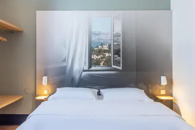 Un ou plusieurs lits dans un hébergement de l'établissement B&B HOTEL Antibes Sophia Le Relais