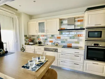 Cuisine ou kitchenette dans l'établissement Bella vista luxe 2 chambres