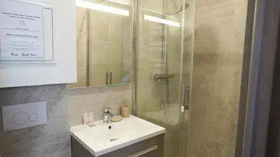 Salle de bains dans l'établissement Proche Carlton & Croisette, Appartement 101 - Palmazur Vacances
